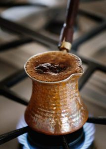 how to make turkish coffee bolb 214x300 - راهنمای خرید یک قهوه ساز خوب